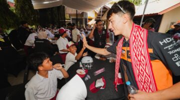 Riders Go to School Menyapa SDN 2 Kuta Mandalika, Lima Pembalap Moto2™️ dan Moto3™️ Bawa Semangat #IndonesianHeroes